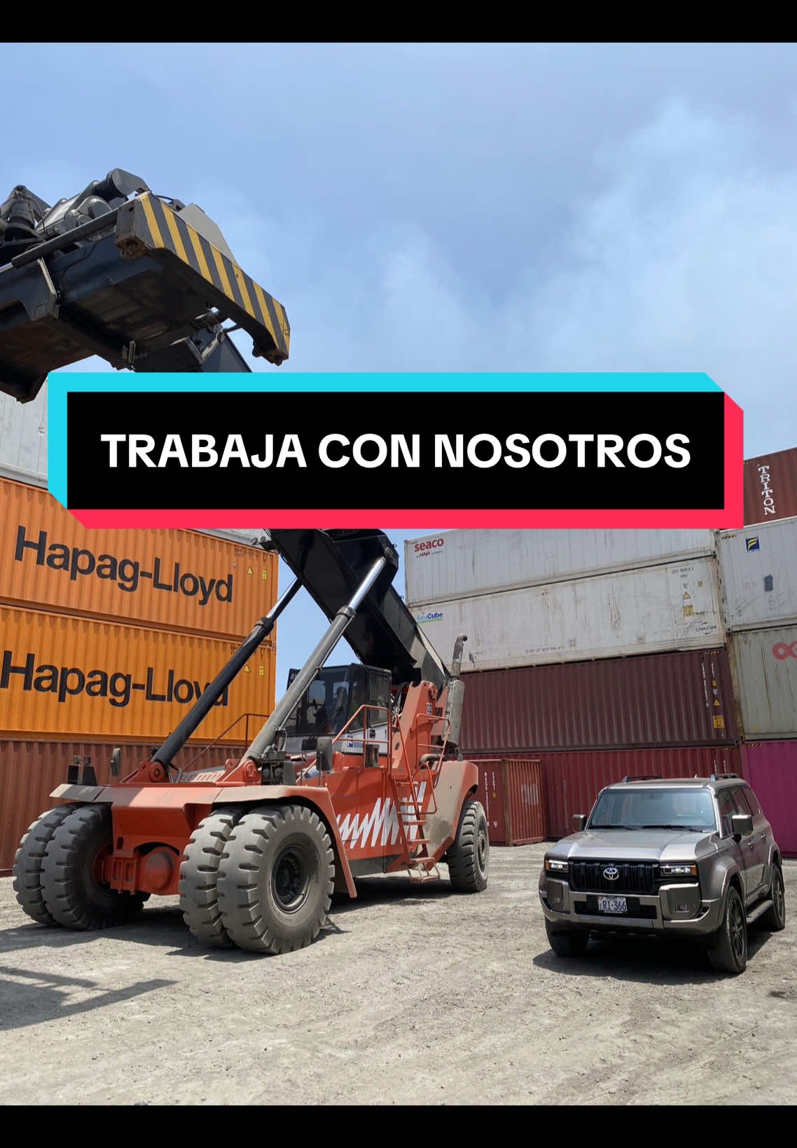 Importadora Médica 4A en el puerto recibiendo contenedores